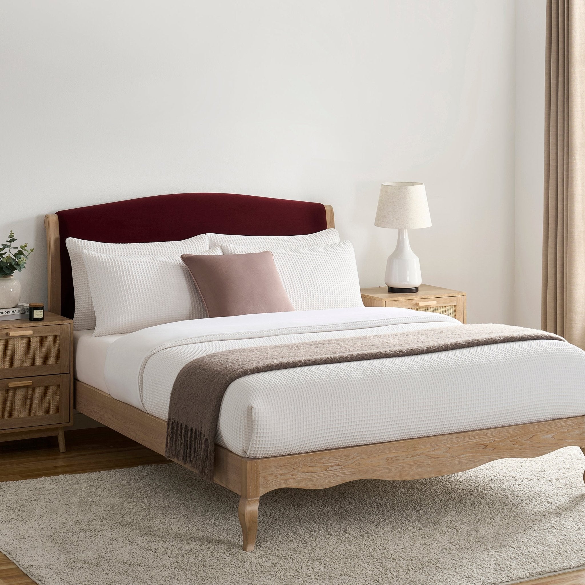 Lit - Découvrez le summum de l'élégance raffinée avec ce lit de style français de la Collection - parfait pour tout décor classique ou moderne.