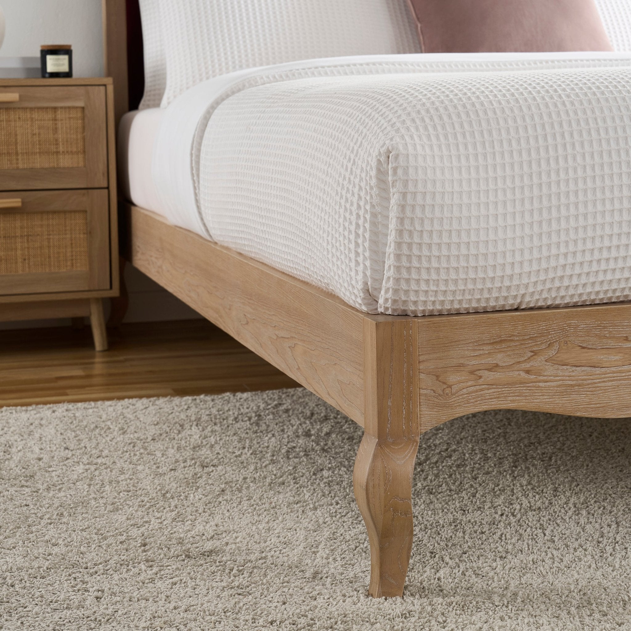 Lit - Découvrez le summum de l'élégance raffinée avec ce lit de style français de la Collection - parfait pour tout décor classique ou moderne.