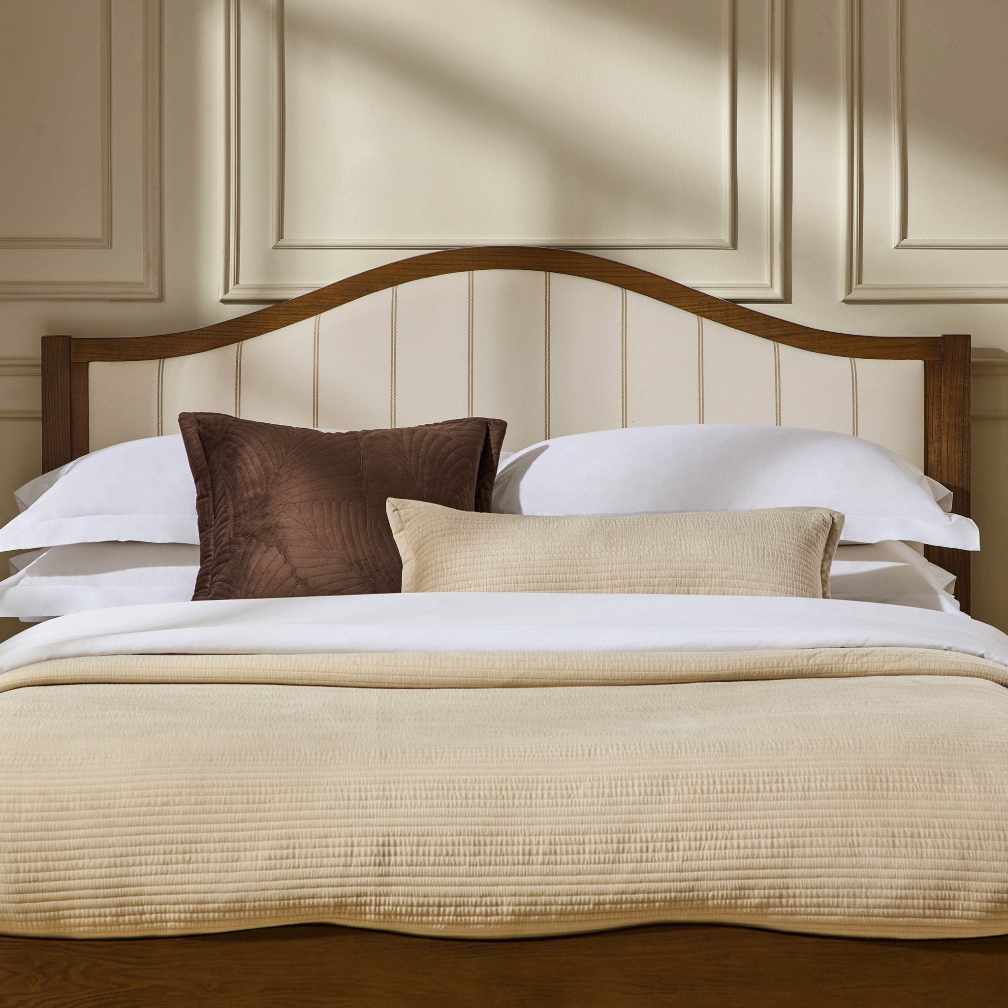 Couleurs neutres pour la chambre